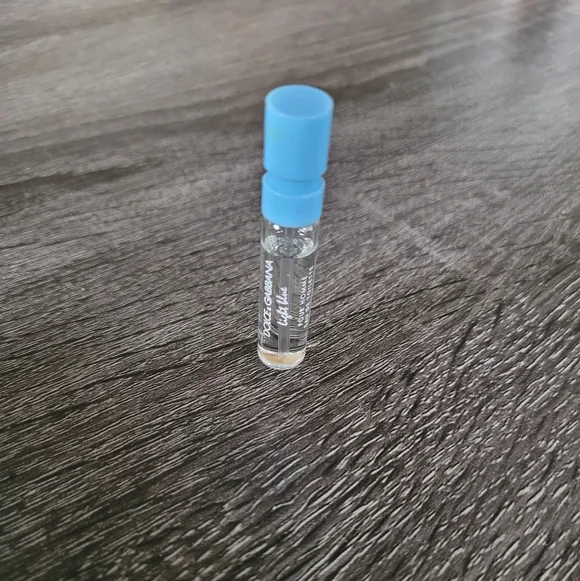 FREE Dolce & Gabbana Light Blue Eau de Toilette - Picture 3 of 3